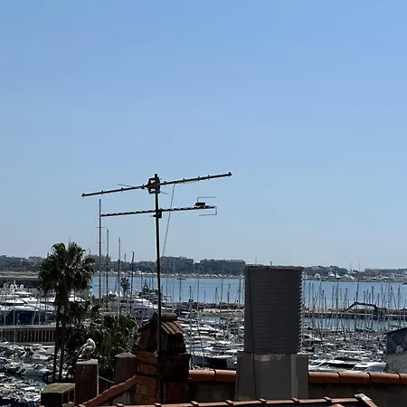 2 Bedrooms Sea View In Le Suquet Apartment Cannes