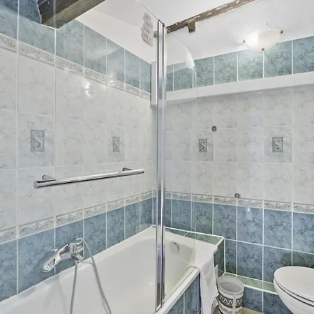 2 Bedrooms Sea View In Le Suquet Cannes